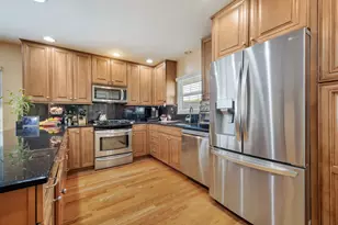 642 Burgundy Ct, Elk Grove Village, IL 60007 - Photo 8