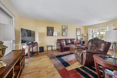 642 Burgundy Court #F, Elk Grove Village, IL 60007 - Photo 4