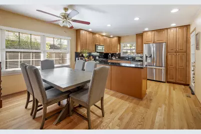 642 Burgundy Court #F, Elk Grove Village, IL 60007 - Photo 6