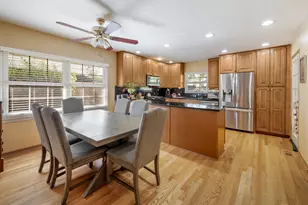 642 Burgundy Ct, Elk Grove Village, IL 60007 - Photo 6