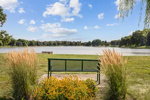 642 Burgundy Ct, Elk Grove Village, IL 60007 - Photo 32