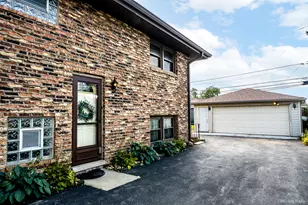 8326 S 78th Ave, Bridgeview, IL 60455 - Photo 16