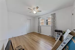 9717 S Springfield Ave, Evergreen Park, IL 60805 - Photo 10