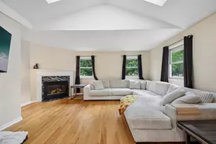 [Address not provided], Lindenhurst, IL 60046 - Photo 2