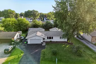 [Address not provided], Lindenhurst, IL 60046 - Photo 6