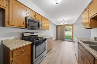 16051 Laurel Dr, Orland Park, IL 60462 - Photo 8