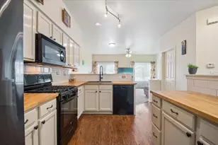 1041 Park Hill Cir, Aurora, IL 60502 - Photo 4