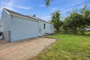 684 Cooper Ave, Elgin, IL 60120 - Photo 12