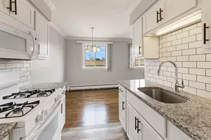 1060 W Hollywood Ave, Chicago, IL 60660 - Photo 2