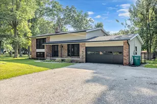 4675 Highcock Dr, Mt. Zion, IL 62549 - Photo 2