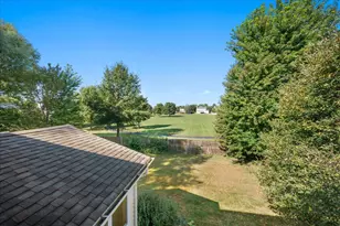 320 Hampstead Dr, Sugar Grove, IL 60554 - Photo 16