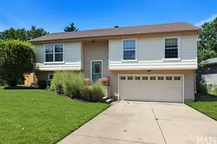 4902 Pyndale Dr, McHenry, IL 60050 - Photo 2