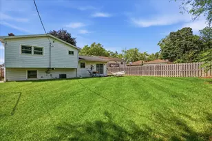 609 Baldwin Ave, Waukegan, IL 60085 - Photo 24