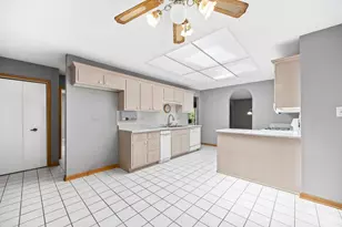 11S056 Madison St, Burr Ridge, IL 60527 - Photo 18