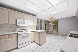 11S056 Madison St, Burr Ridge, IL 60527 - Photo 20