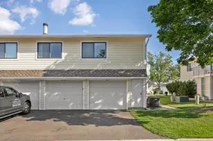 717 Whitesail Dr, Schaumburg, IL 60194 - Photo 1