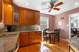 5312 Crain St, Skokie, IL 60077 - Photo 8