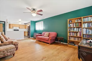 271 Dalton Ave, Mundelein, IL 60060 - Photo 2