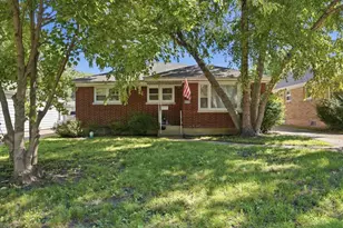 271 Dalton Ave, Mundelein, IL 60060 - Photo 1