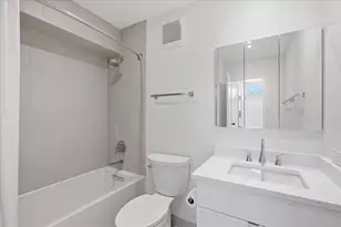 4170 N Marine Dr, Chicago, IL 60613 - Photo 10