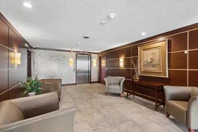 2046 Saint Johns Avenue #3H, Highland Park, IL 60035 - Photo 2