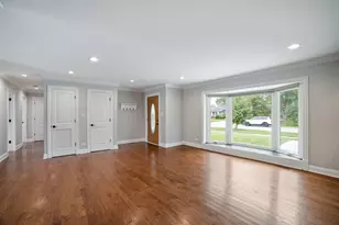 109 Crest Ave, Elk Grove Village, IL 60007 - Photo 4