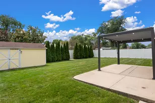 109 Crest Ave, Elk Grove Village, IL 60007 - Photo 24