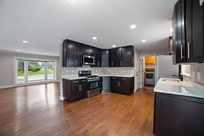 109 Crest Avenue, Elk Grove Village, IL 60007 - Photo 6