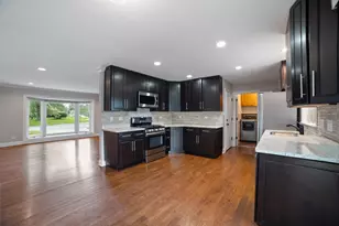 109 Crest Ave, Elk Grove Village, IL 60007 - Photo 6