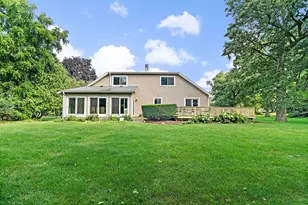 40W719 Longshadow Ln, Campton Hills, IL 60175 - Photo 52