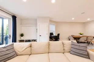 1225 W Addison St, Chicago, IL 60613 - Photo 12