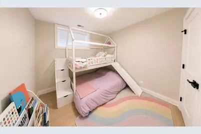 1225 W Addison Street #1, Chicago, IL 60613 - Photo 16