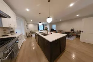 1225 W Addison St, Chicago, IL 60613 - Photo 10