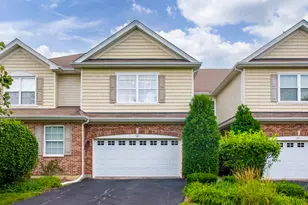 547 Bobby Ann Ct, Roselle, IL 60172 - Photo 2