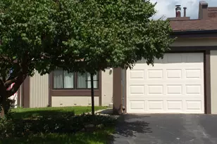 61 Westwood Square, Indian Head Park, IL 60525 - Photo 2