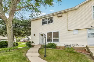 224 Raintree Ct, Aurora, IL 60504 - Photo 1