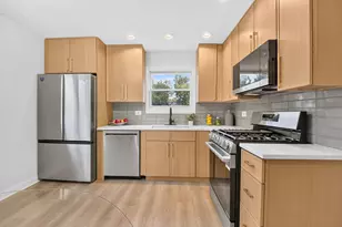 717 Kirkwood Ave, Winthrop Harbor, IL 60096 - Photo 4