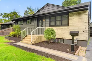 717 Kirkwood Ave, Winthrop Harbor, IL 60096 - Photo 2