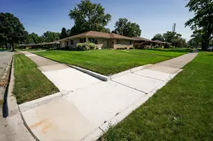 2011 Douglas St, Joliet, IL 60435 - Photo 36
