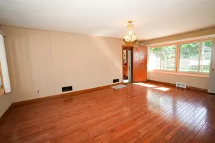 2011 Douglas St, Joliet, IL 60435 - Photo 4