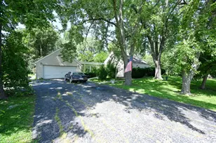 424 N Poplar Ave, Wood Dale, IL 60191 - Photo 1
