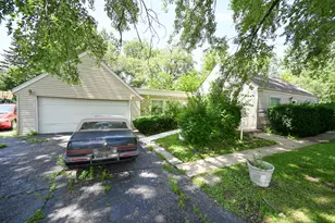 424 N Poplar Ave, Wood Dale, IL 60191 - Photo 2
