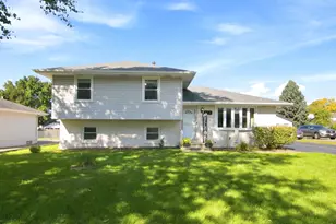 1713 Bataan St, Joliet, IL 60435 - Photo 2