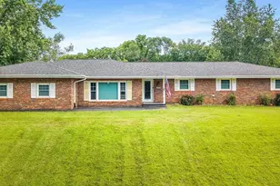 5420 Golden Prairie Cir, Rockford, IL 61109 - Photo 2