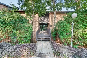 5515 E Lake Dr, Lisle, IL 60532 - Photo 1