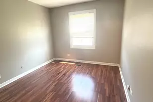 323 Meadow Ct, Vernon Hills, IL 60061 - Photo 18