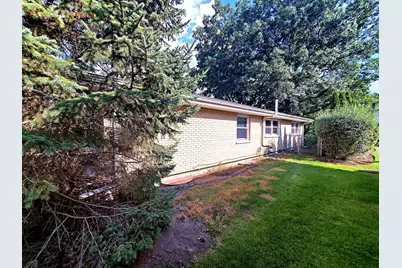 1221 W Lonnquist Boulevard, Mount Prospect, IL 60056 - Photo 4