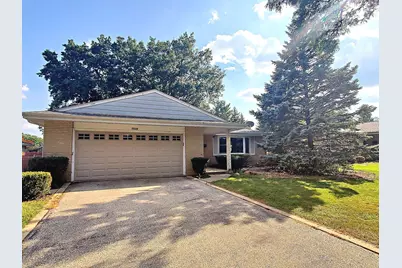 1221 W Lonnquist Boulevard, Mount Prospect, IL 60056 - Photo 2