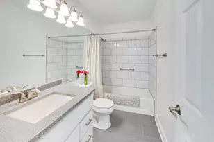 190 Golfview Dr, Glendale Heights, IL 60139 - Photo 18