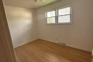 695 N Indiana St, Elmhurst, IL 60126 - Photo 6